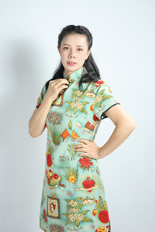 艺人–周英 平凡不平庸走出自己新风格